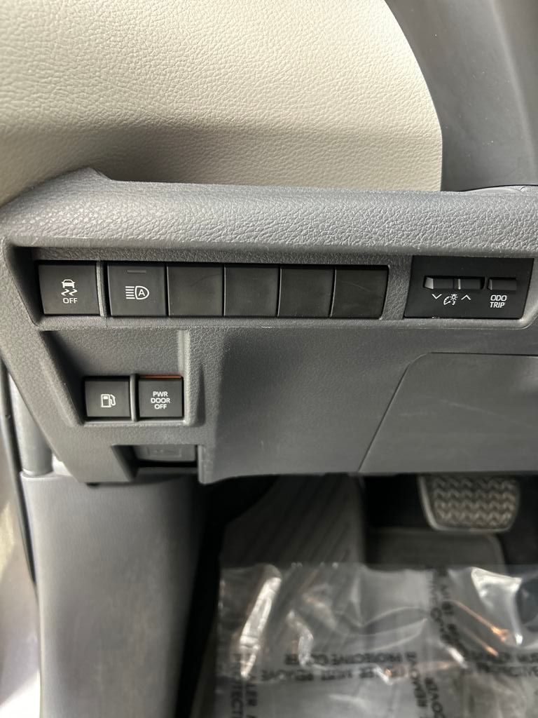 2022 Toyota Sienna Limited photo 18