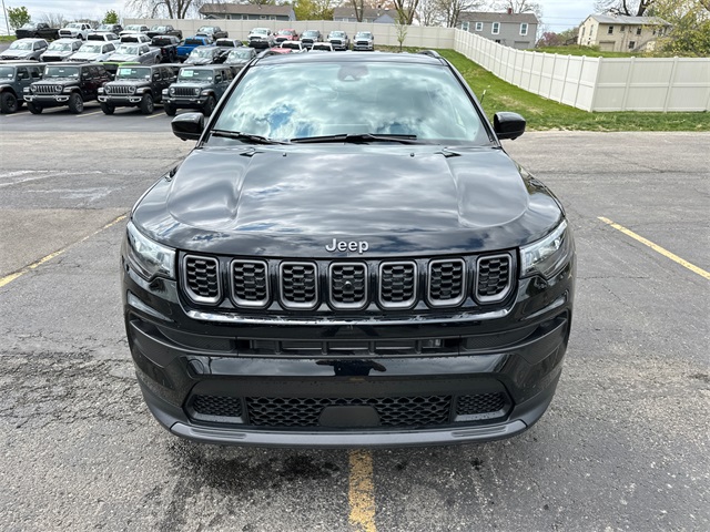 2025 Jeep Compass Latitude photo 3