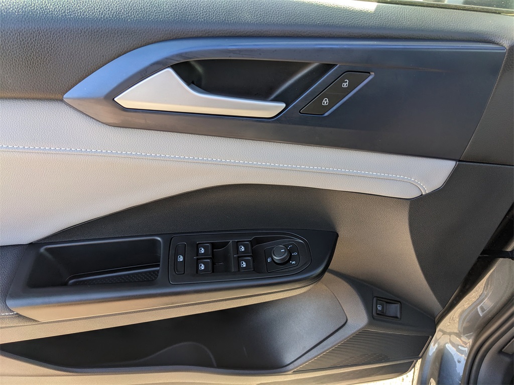 2024 Volkswagen Taos SE photo 19
