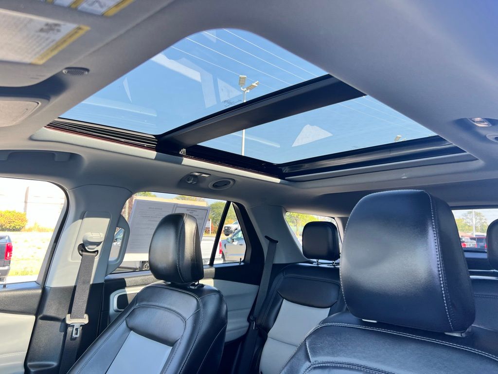2022 Ford Explorer XLT photo 14