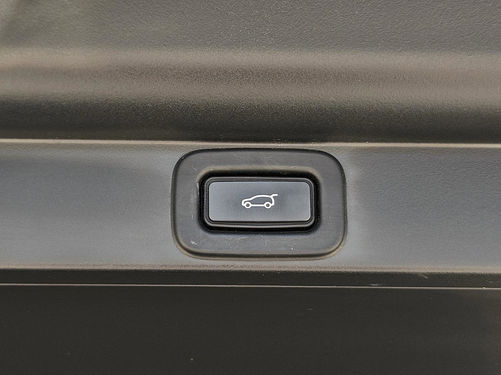 2023 Land Rover Range Rover SE photo 10
