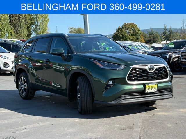 2024 Toyota Highlander XLE photo 2