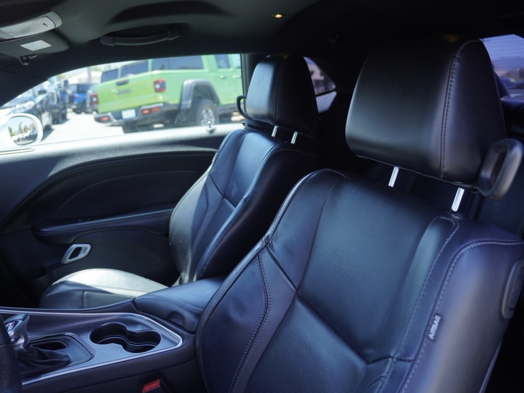 2015 Dodge Challenger R/T Plus photo 18