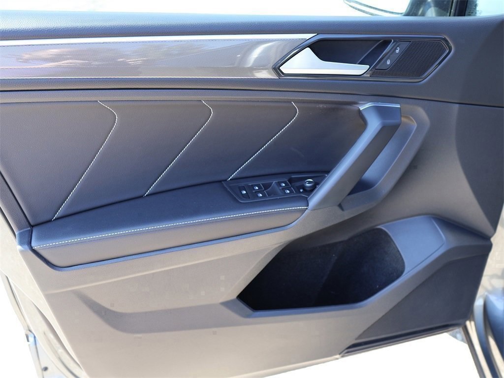 2022 Volkswagen Tiguan SE R-Line Black photo 13