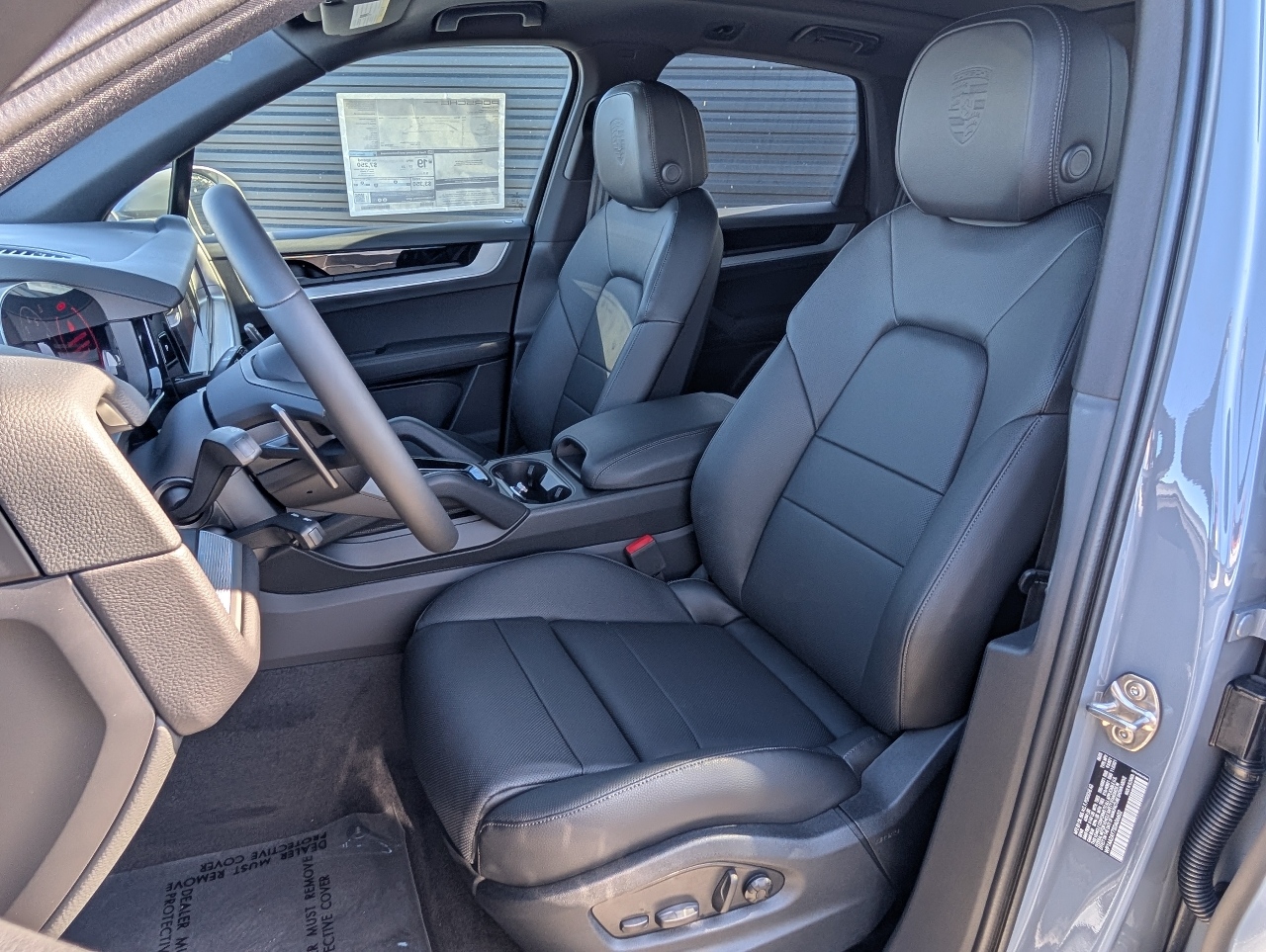 2025 Porsche Cayenne photo 5