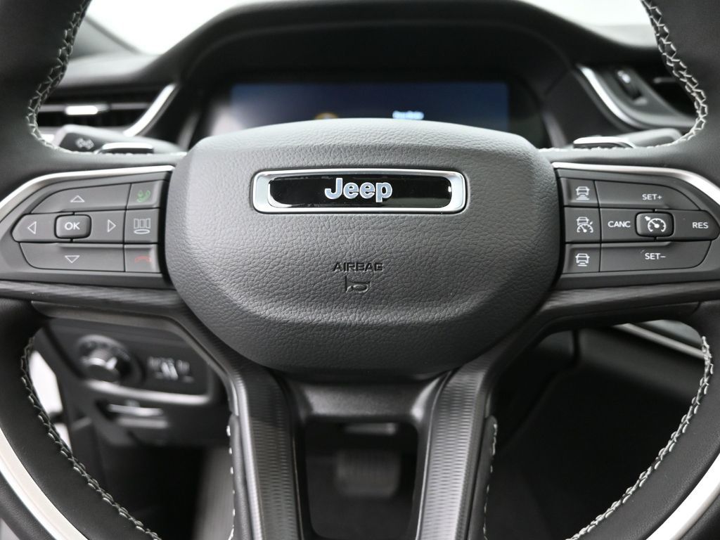 2025 Jeep Grand Cherokee Laredo X photo 14