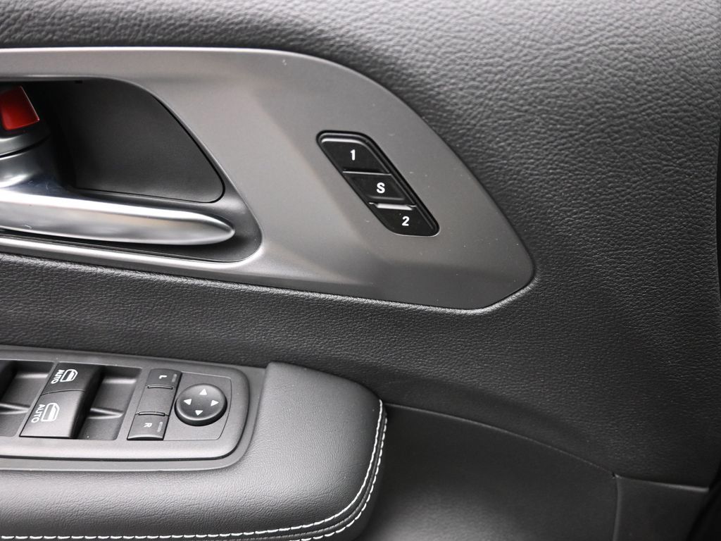 2026 Chrysler Pacifica photo 18