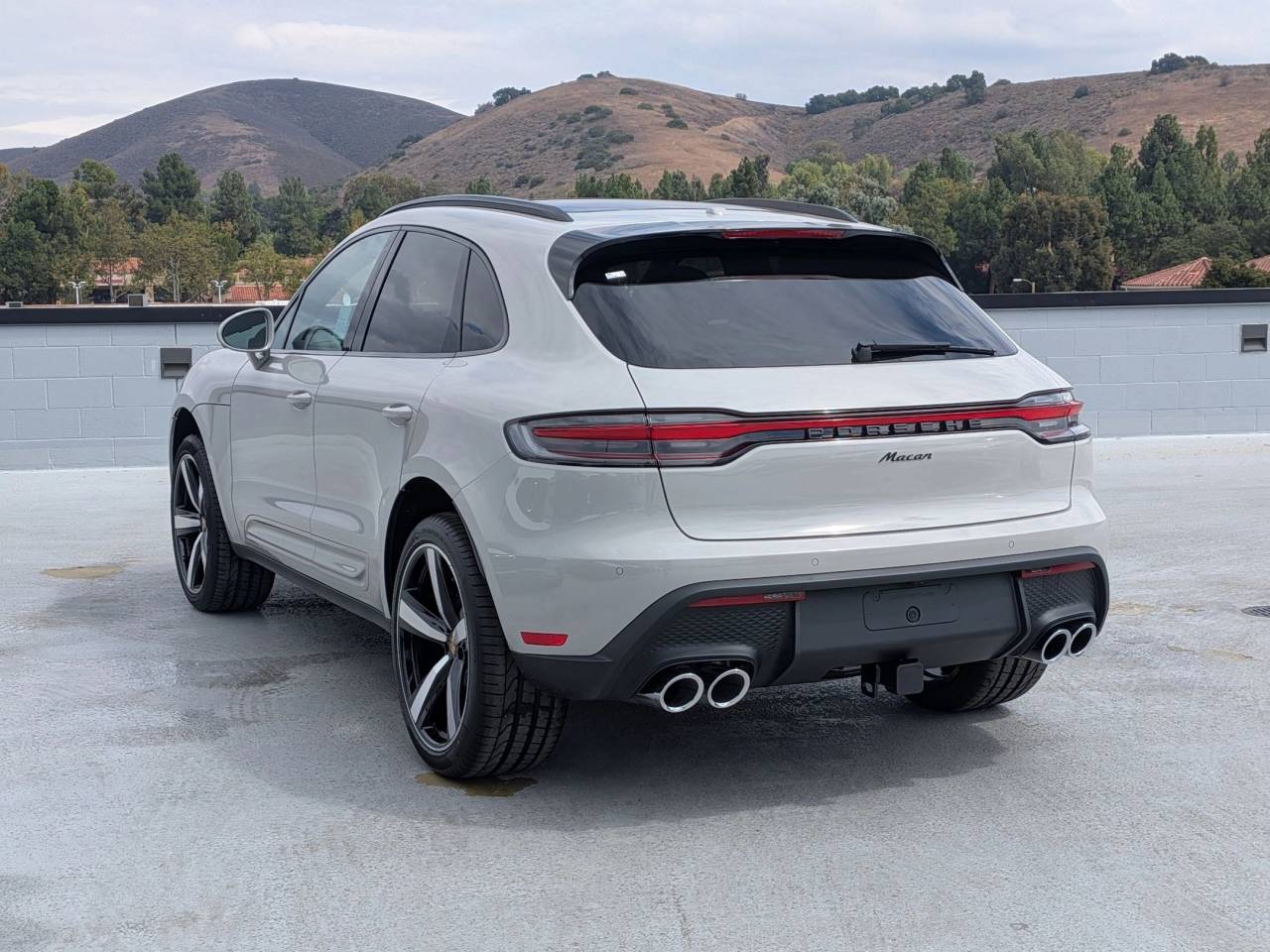 2026 Porsche Macan T photo 3