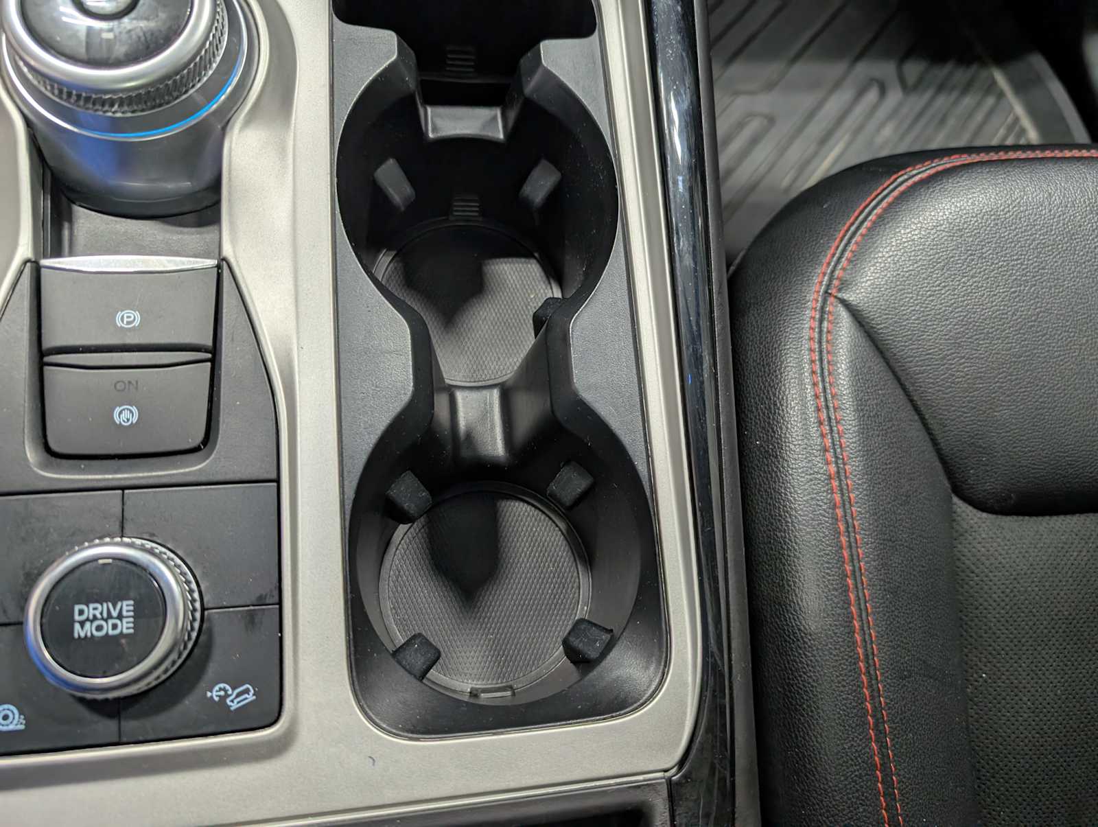 2022 Ford Explorer ST-Line photo 27