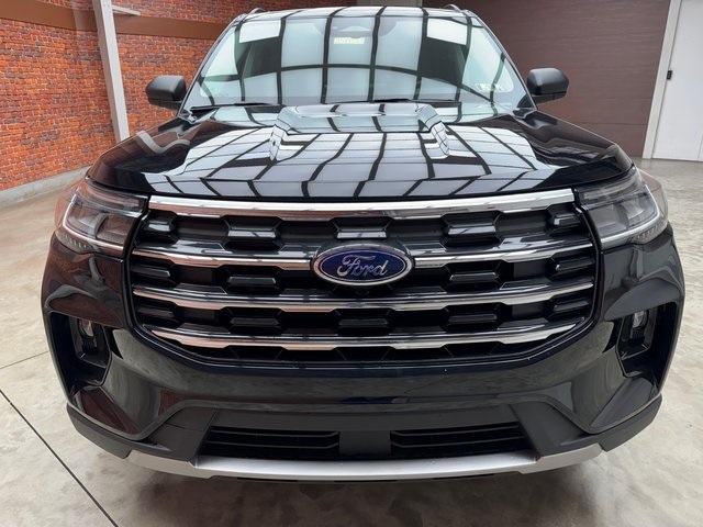 2025 Ford Explorer photo 8