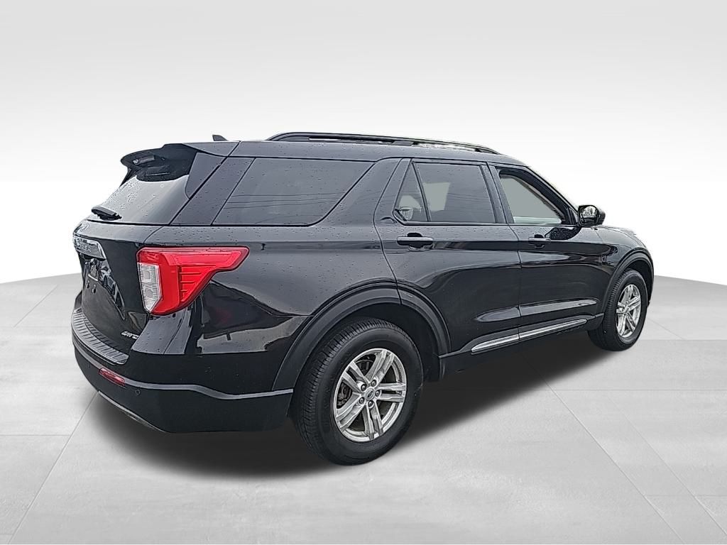 2023 Ford Explorer XLT photo 2
