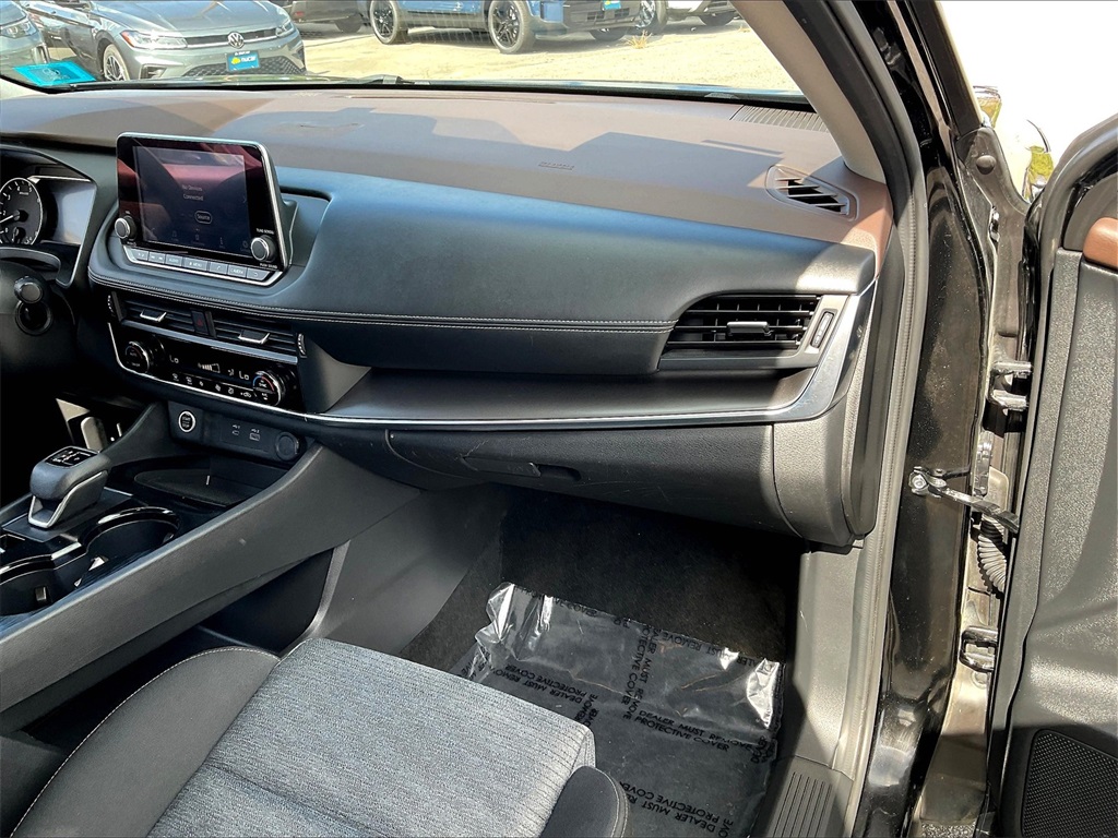 2023 Nissan Rogue SV photo 12