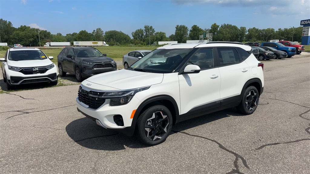 2025 Kia Seltos S photo 4