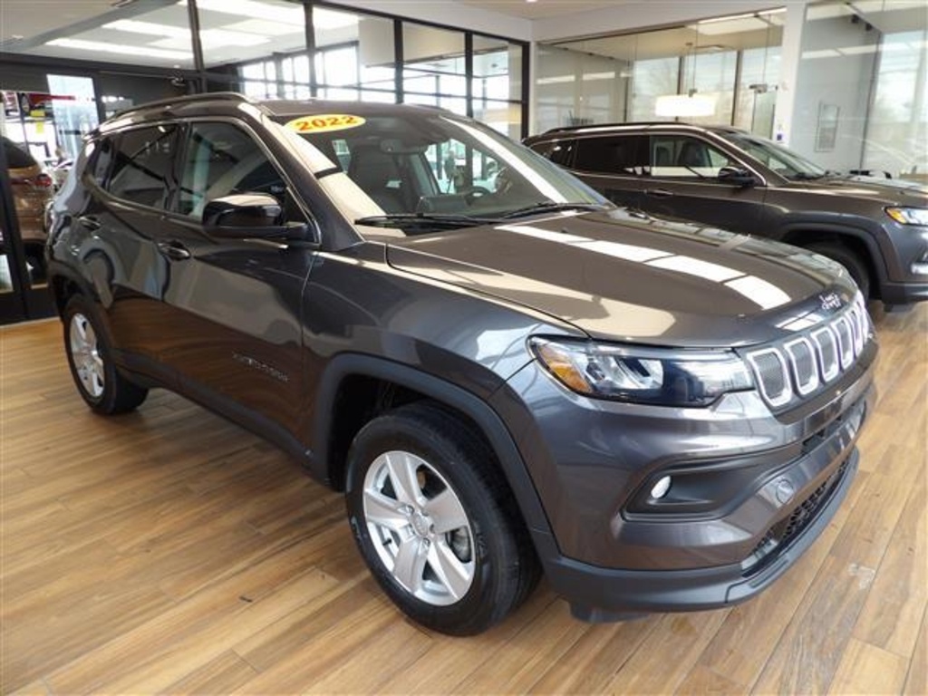2022 Jeep Compass Latitude photo 2