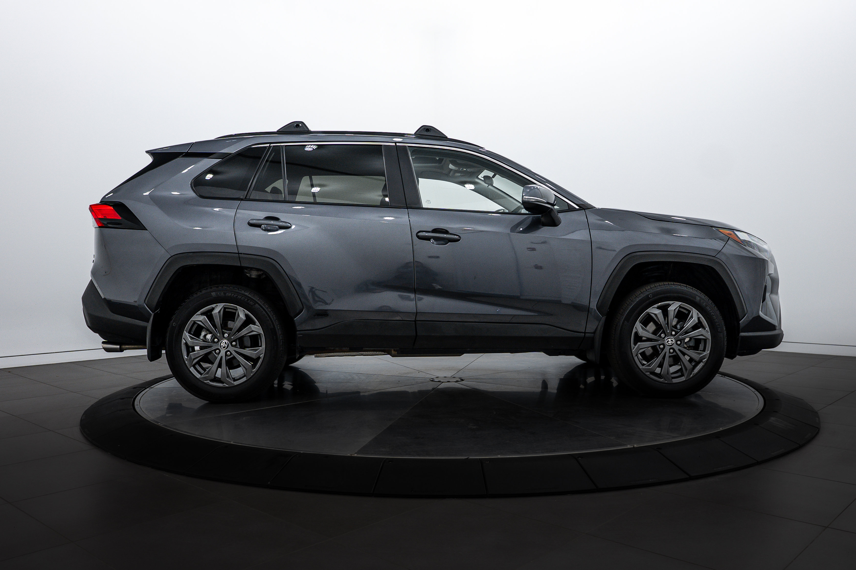 2024 Toyota RAV4 Hybrid XLE Premium photo 2