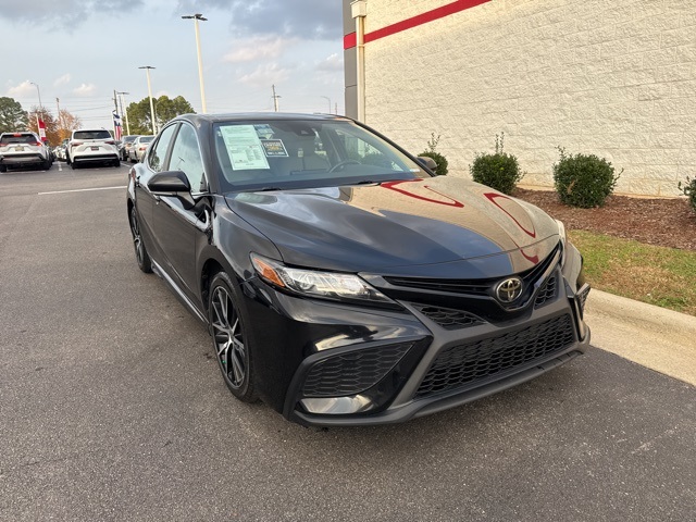 2023 Toyota Camry SE's photo