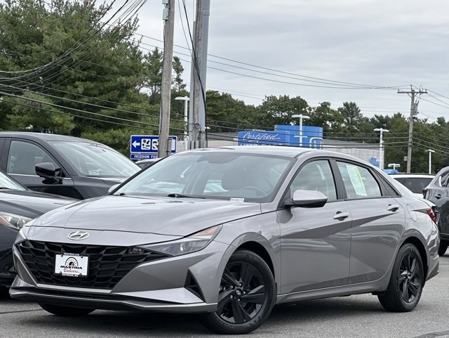 2023 Hyundai Elantra SEL photo 2