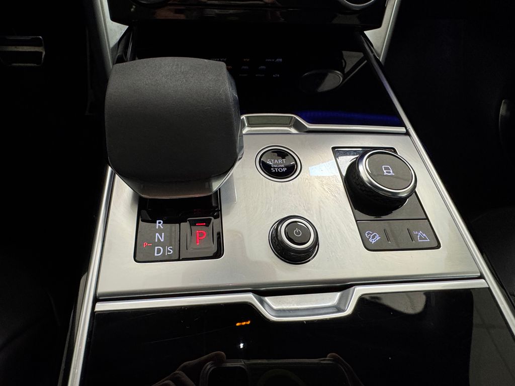 2023 Land Rover Range Rover SE photo 19