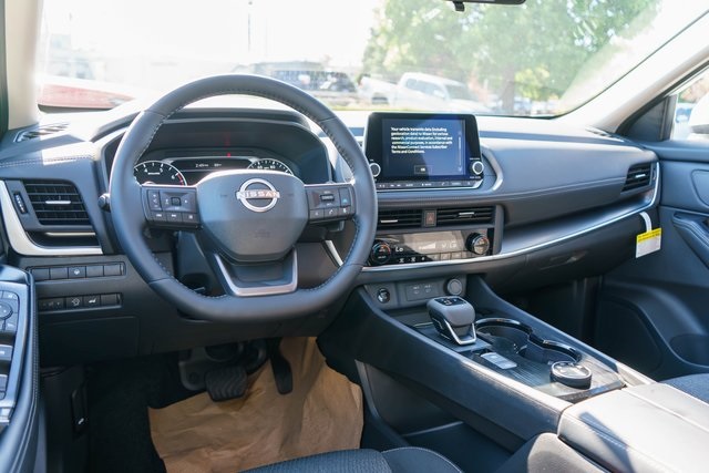 2026 Nissan Rogue SV photo 10
