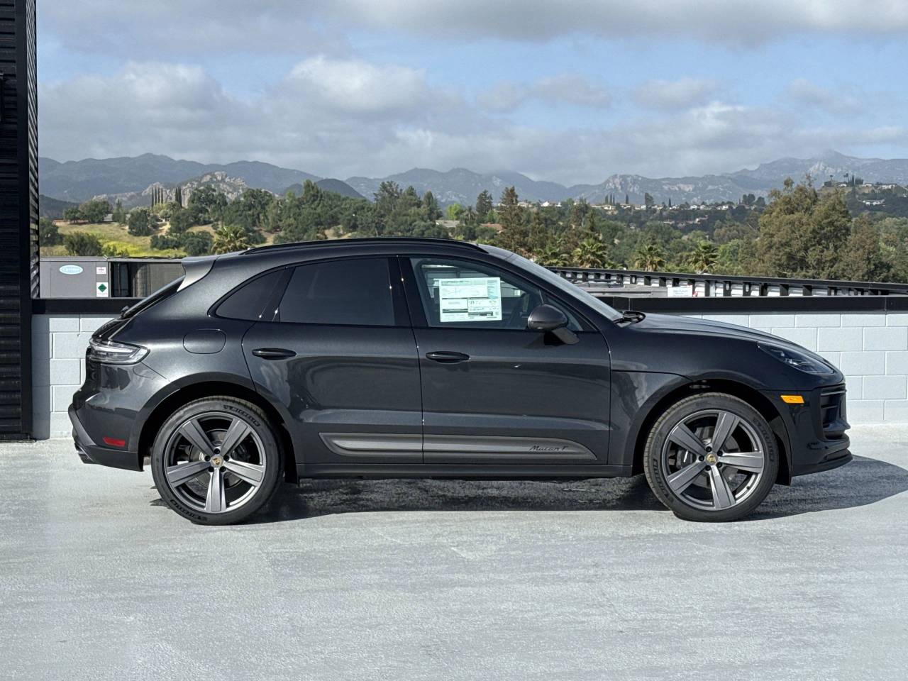 2025 Porsche Macan T photo 7