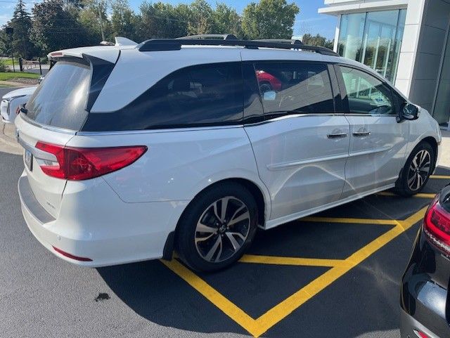 2019 Honda Odyssey Elite photo 2