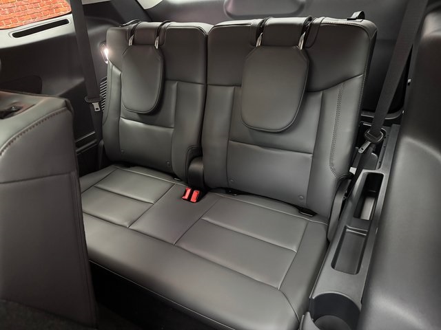 2025 Ford Explorer photo 26