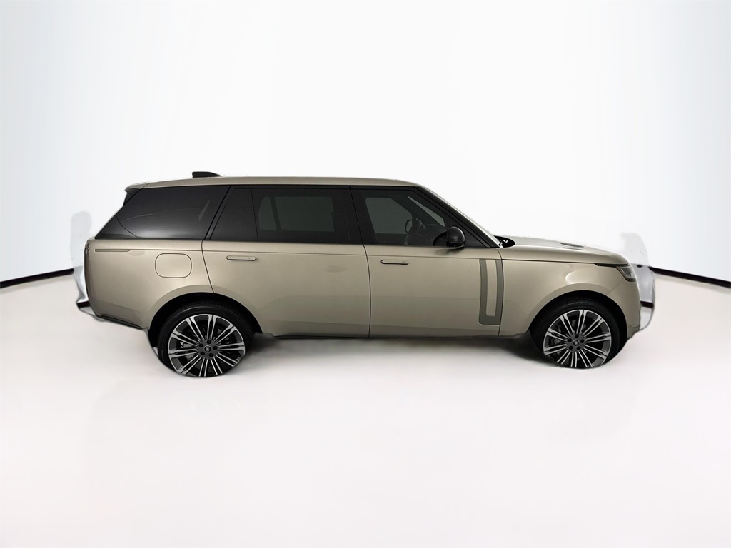2025 Land Rover Range Rover SE photo 4