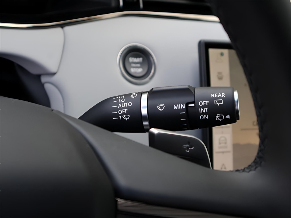 2026 Land Rover Range Rover Evoque Dynamic SE photo 28