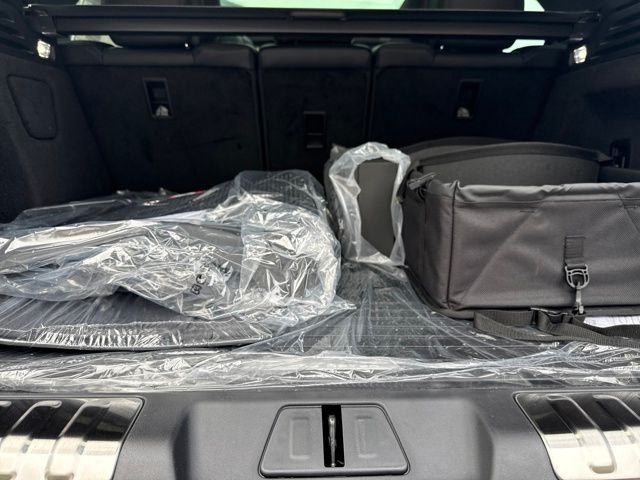 2025 Land Rover Range Rover Sport SE photo 17