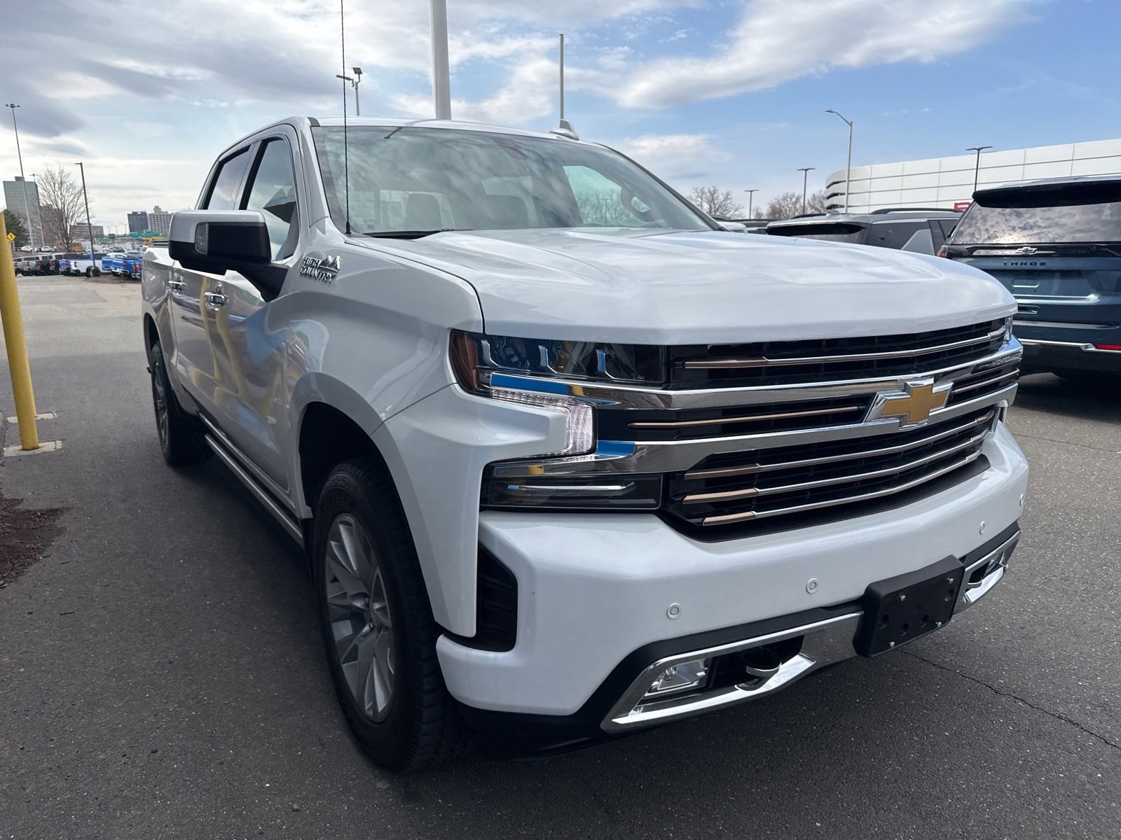 2022 Chevrolet Silverado 1500 LT High Country photo 2