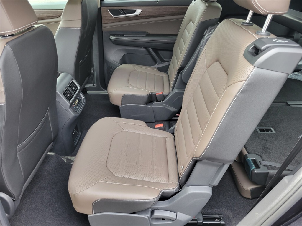 2026 Volkswagen Atlas SEL photo 5