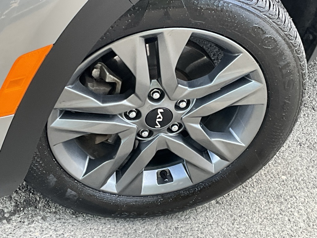 2023 Kia Seltos LX photo 3