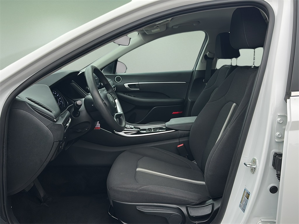 2023 Hyundai Sonata SE photo 2