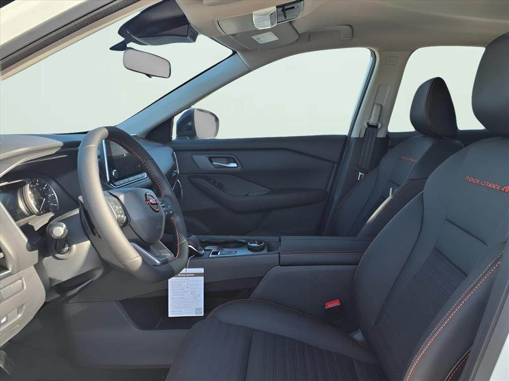 2025 Nissan Rogue SV photo 5