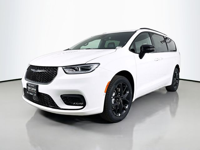 2026 Chrysler Pacifica Limited photo 3