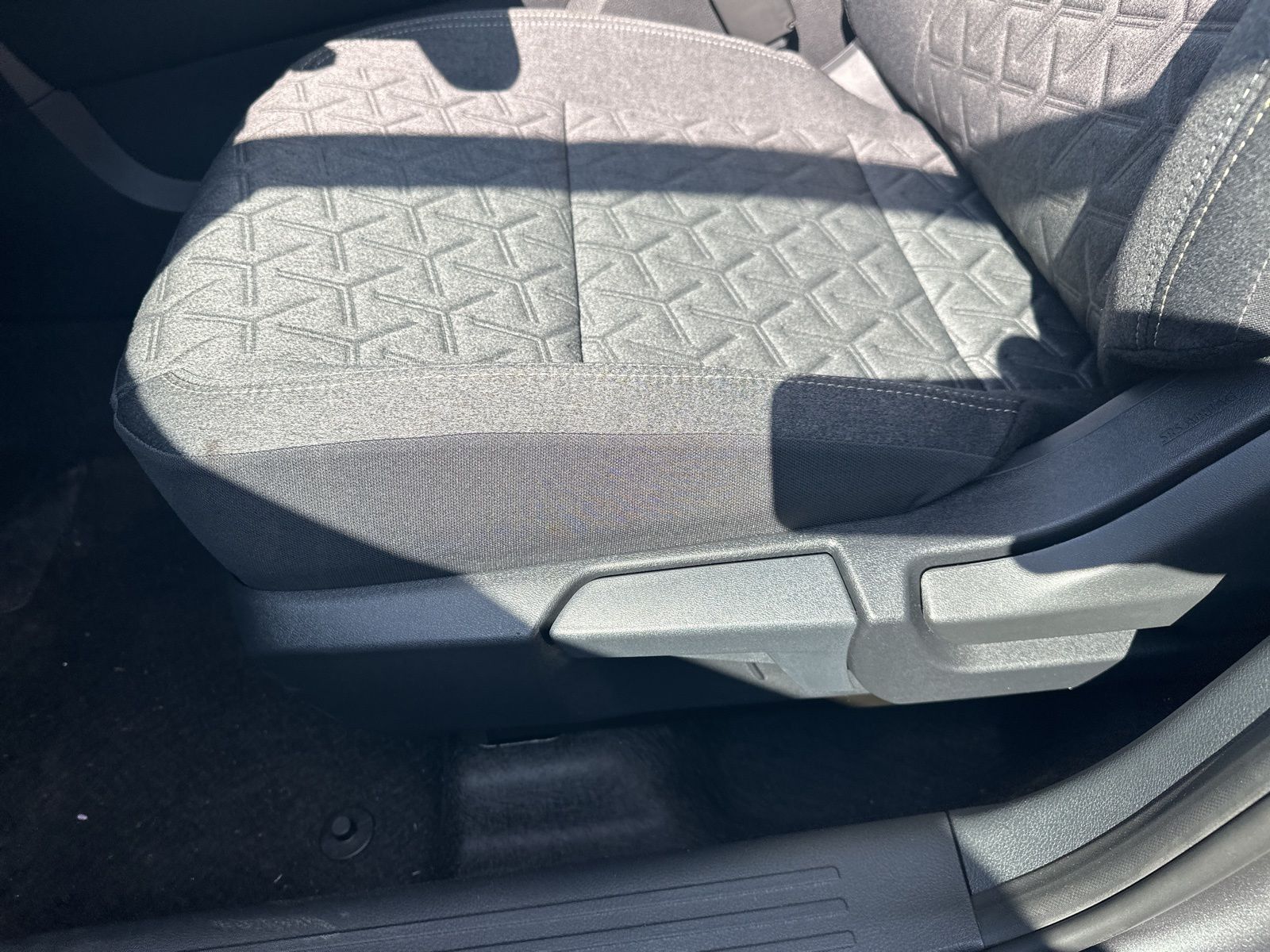 2025 Nissan Kicks SV photo 12