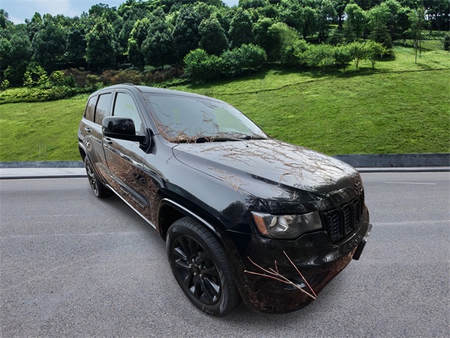 2017 Jeep Grand Cherokee Altitude's photo