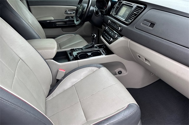 2015 Kia Sedona SX photo 18