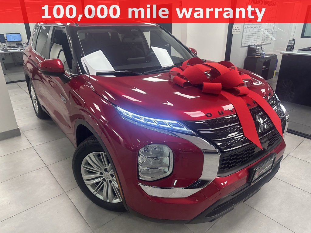 2024 Mitsubishi Outlander Plug-in Hybrid SE's photo