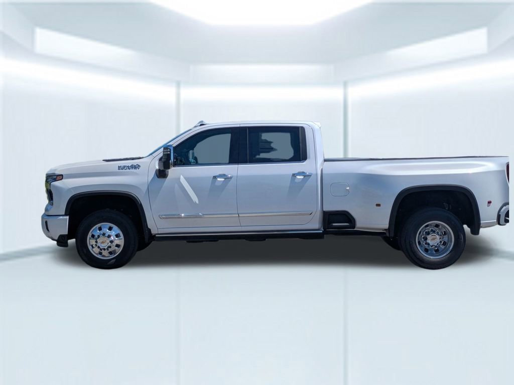 2025 Chevrolet Silverado 3500HD High Country photo 2