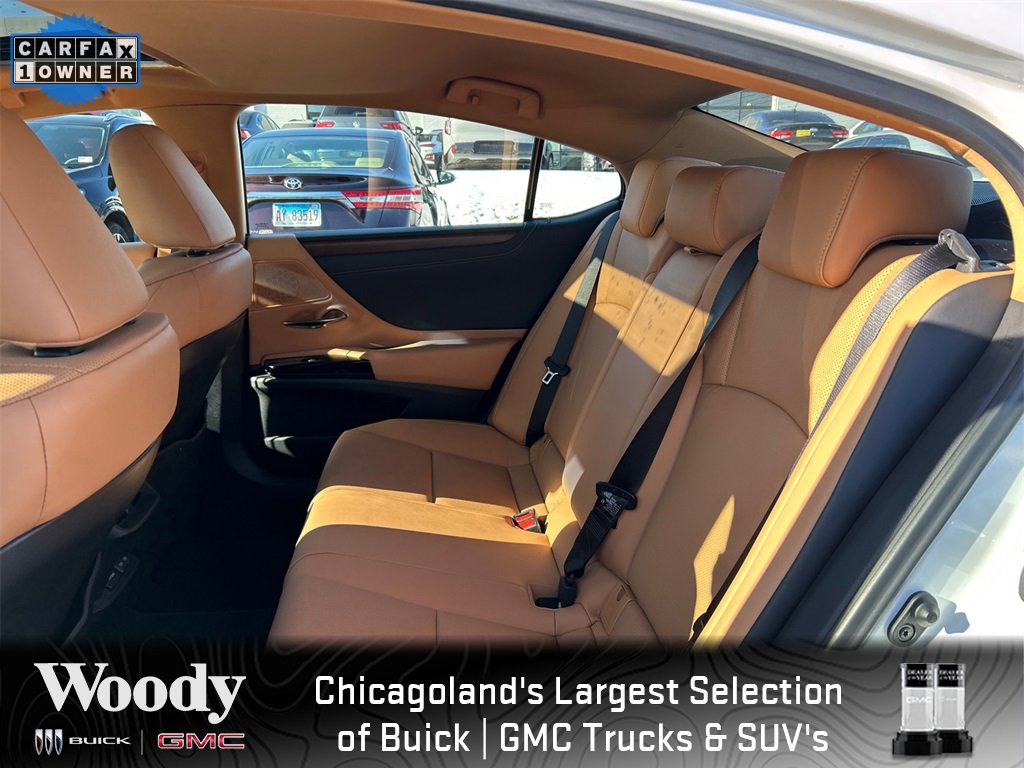 2025 LEXUS ES - Image 31
