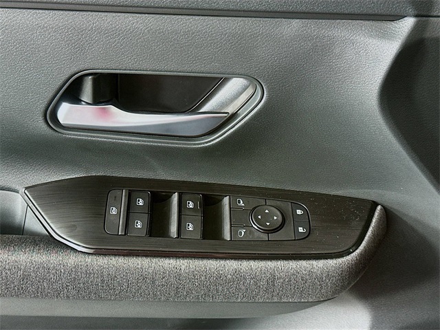2026 Nissan Kicks SV photo 17