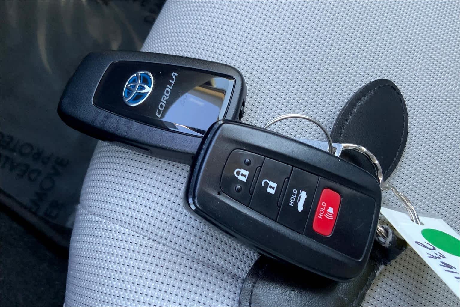 2021 Toyota Corolla Hybrid LE photo 13
