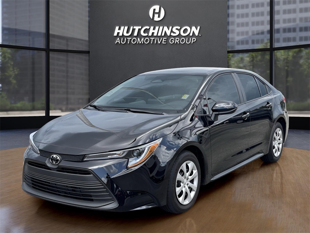 2025 Toyota Corolla LE photo 3
