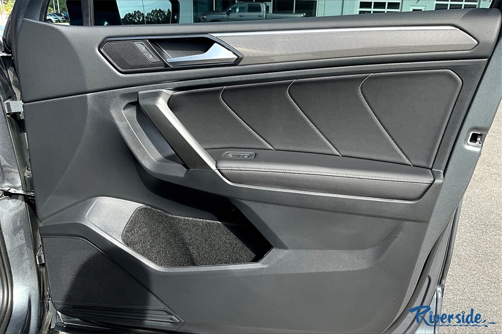 2024 Volkswagen Tiguan SE R-Line Black photo 23