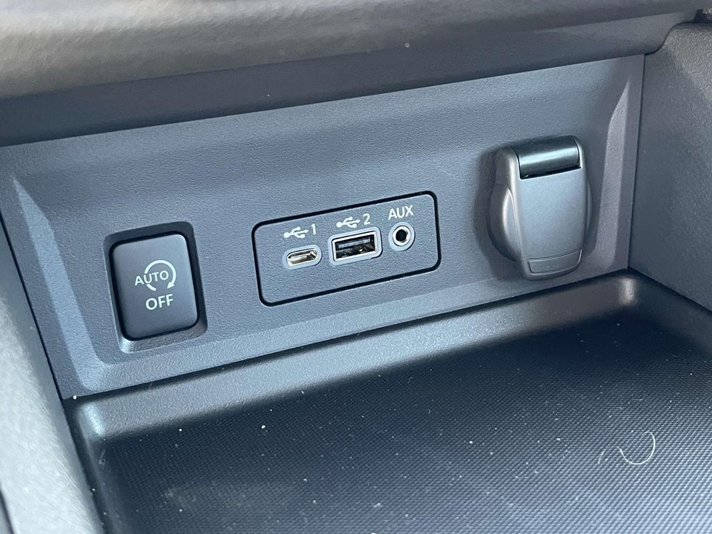 2025 Nissan Sentra SR photo 26