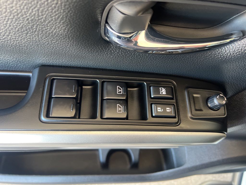 2024 Nissan Titan Crew Cab photo 40
