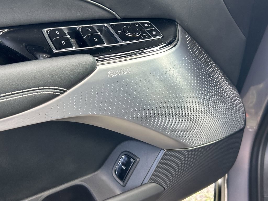 2026 Cadillac Lyriq Luxury photo 16