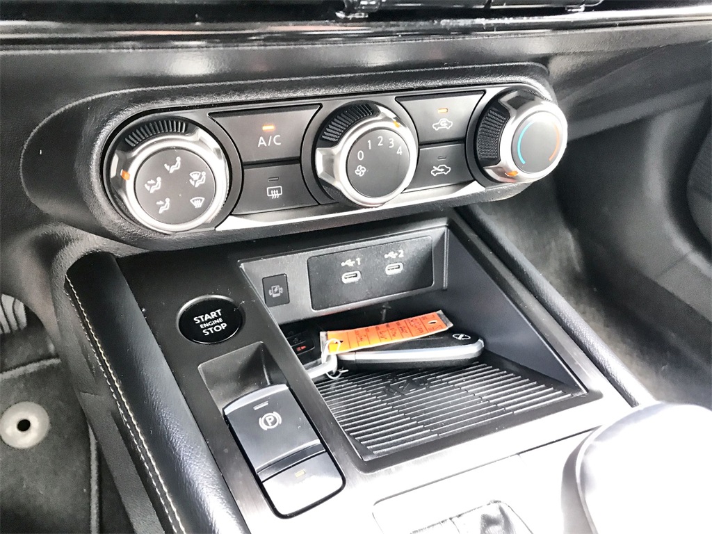 2025 Nissan Kicks SV photo 17