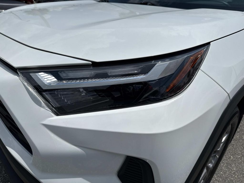 2024 Toyota RAV4 Hybrid LE photo 9
